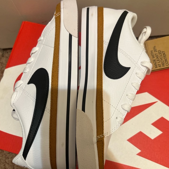 NEW!! Nike Court Legacy Sneakers Womens - Picture 3 of 11